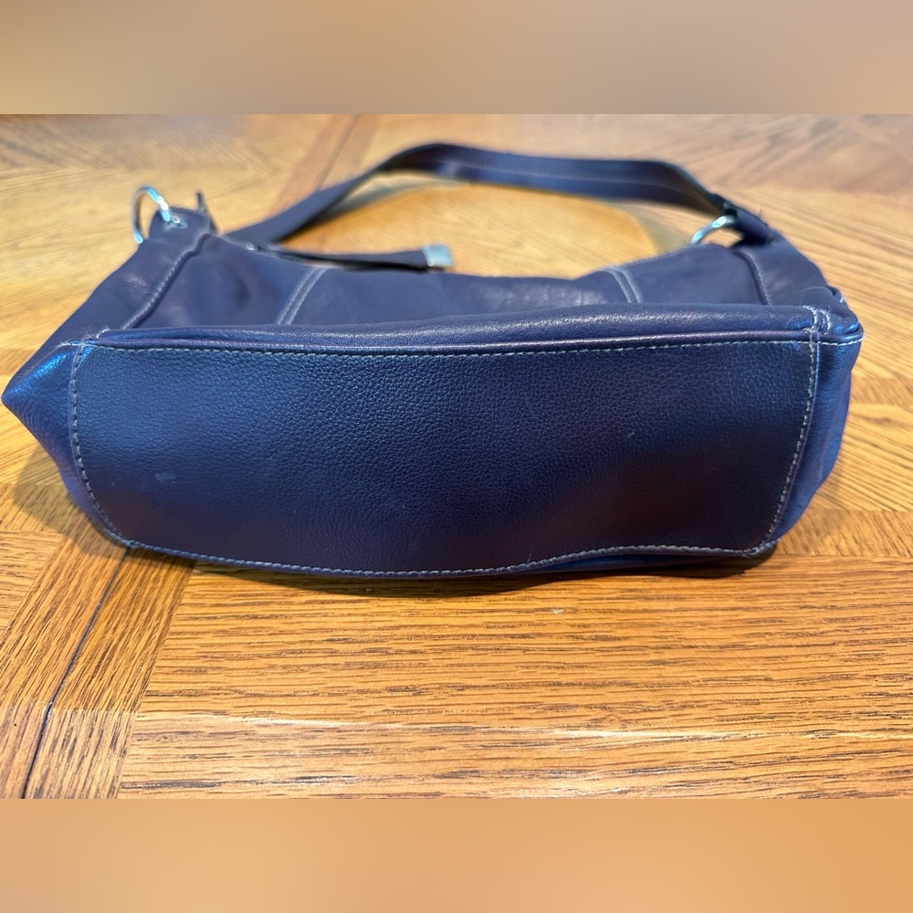 Elegant Worthington Eggplant Leather Shoulder Bag - Picture 2 of 10